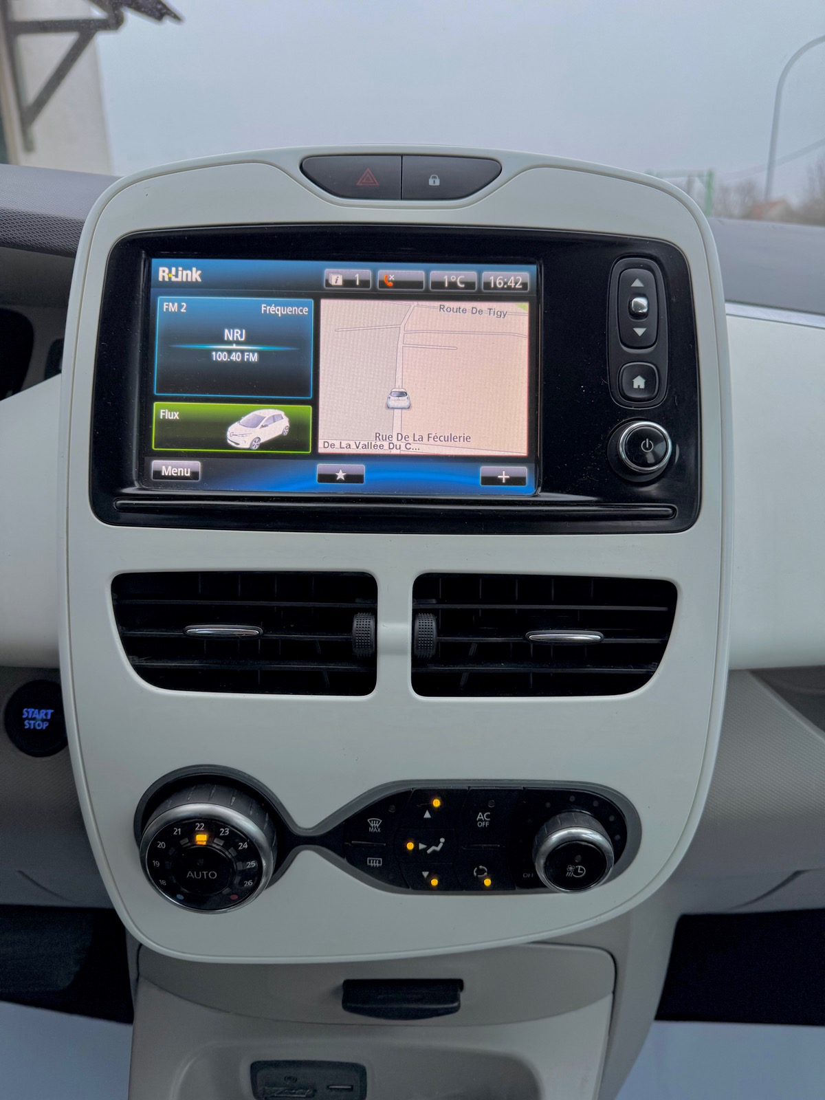 RENAULT Zoe LIFE 90 CHX ACHAT INTÉGRALE BATTERIE INCLUSE /  AUTONOMIE 135 KMS 