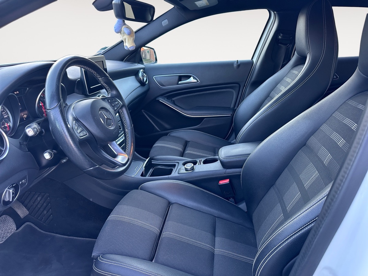 Mercedes-Benz GLA 200 DCT 4MATIC SENSATION