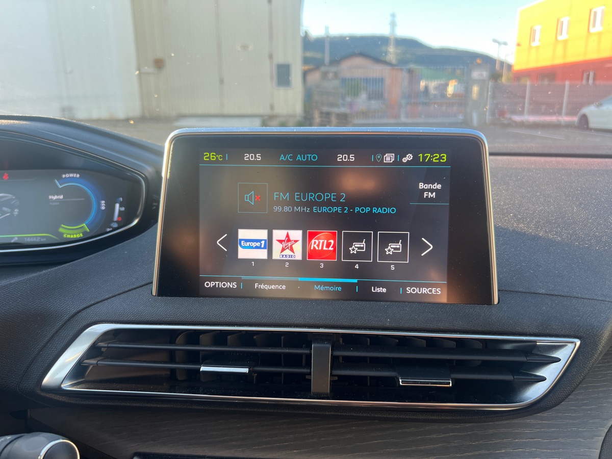 Peugeot 3008 HYbrid4 300cv GT EAT8, SUIVI COMPLET PEUGEOT, TOIT OUVRANT, SIEGES CHAUFFANTS/ MASSANTS