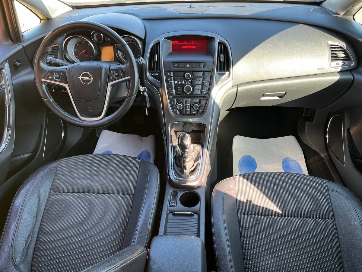 Opel Astra J 1.7 CDTI 110 CH COSMO
