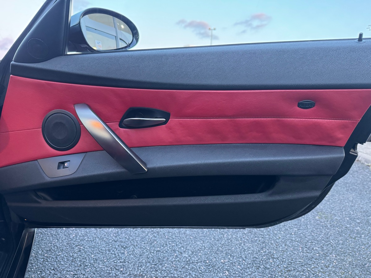 Bmw Z4 3.0si 265 ch | GPS | Volant et pommeau de vitesse M | Jantes 18'' | Climatisation | Cuir