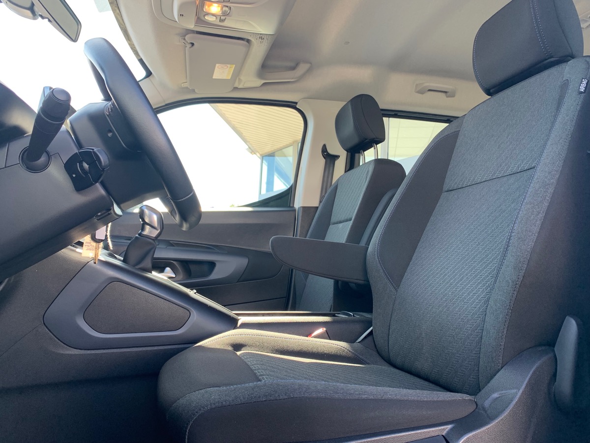 Peugeot Rifter 102 ch | Allure | 7 places | GPS | Roue de secours | Radar de stationnement arriére