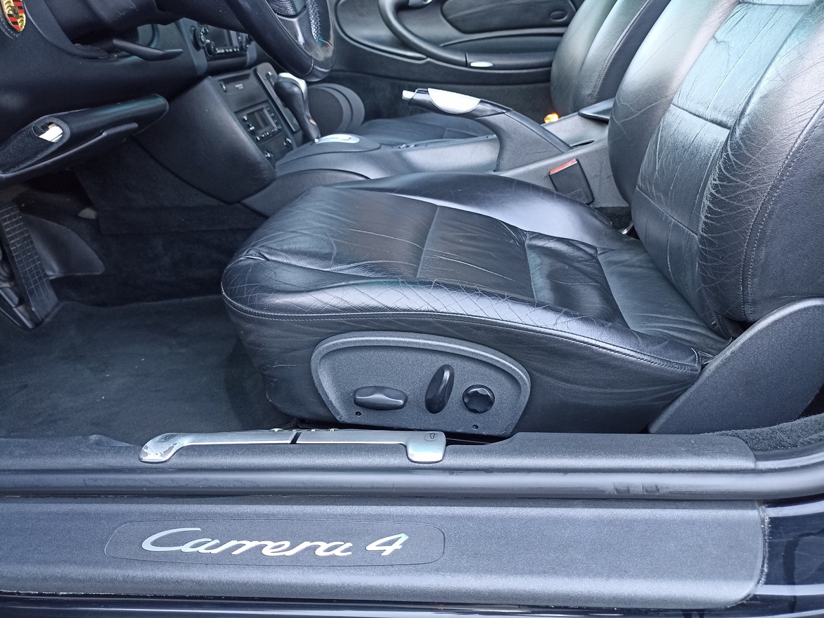 Porsche 911 CARRERA 4 TIPTRONIC