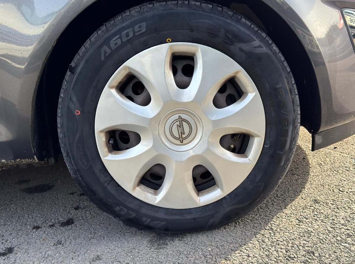 Opel Corsa 1.3 cdti 75ch 5 portes GPS / Aide au stationnement / Clim /