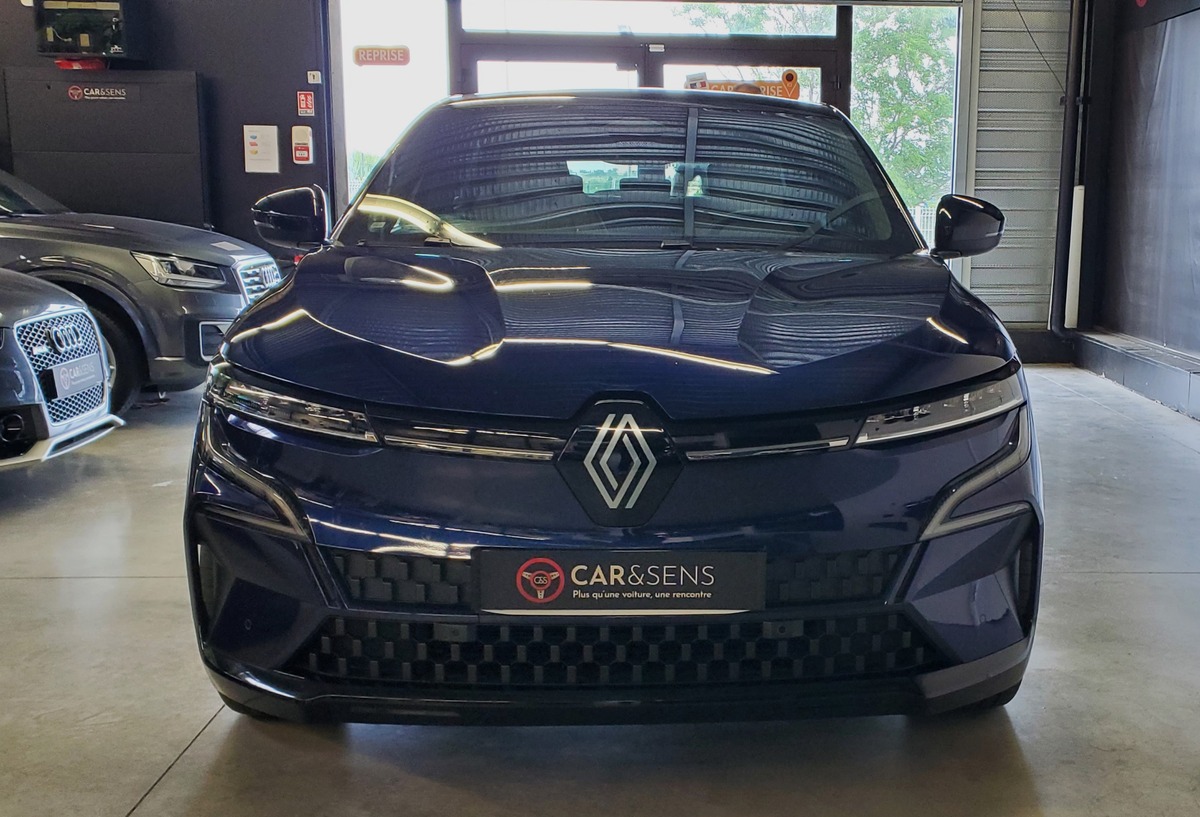 RENAULT MEGANE-E V E-TECH Ev60 220 Ch  ICONIC / SELLERIE BLANCHE / HARMAN KARDON / CARPLAY