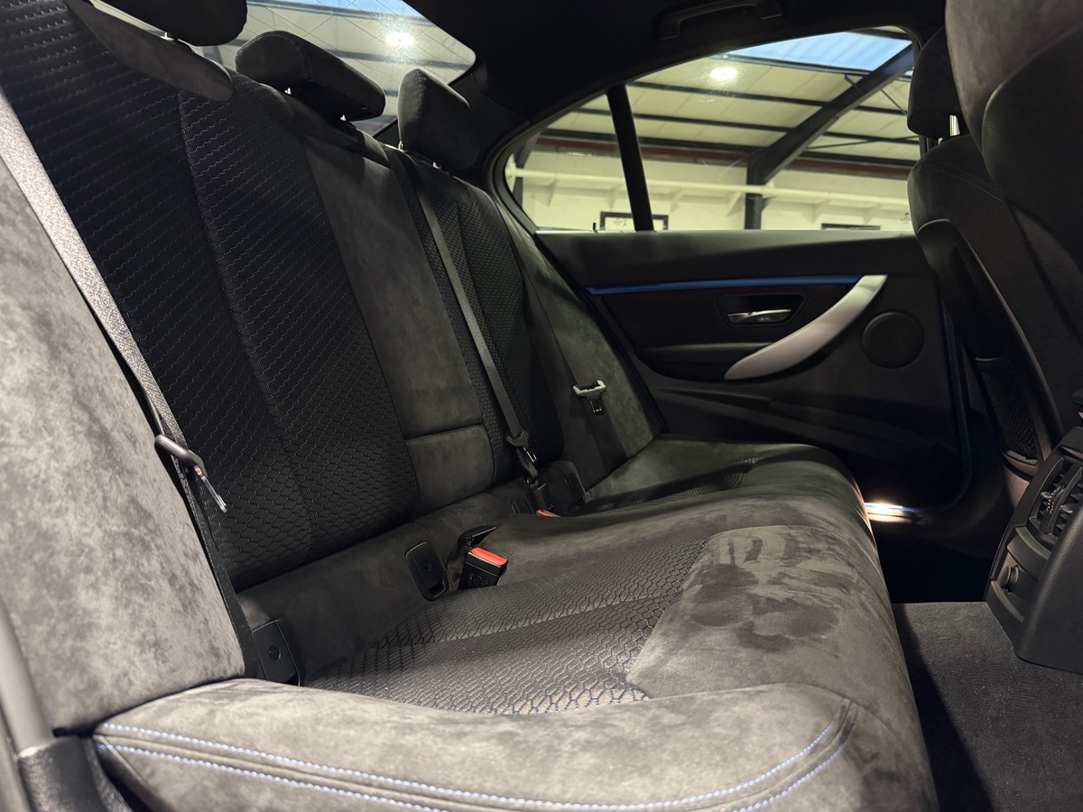 Bmw Série 3 330E IPERFORMANCE 252CV PACK M DKG8 1ER MAIN/UHD/CARPLAY/ALCANTARA ÉTRIER MPERFORMANCE M