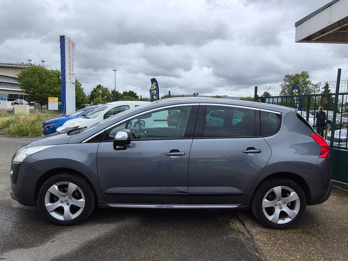 Peugeot 3008 1.6 HDI 16V 112ch FAP BMP6 Blue Lion Premium Pack