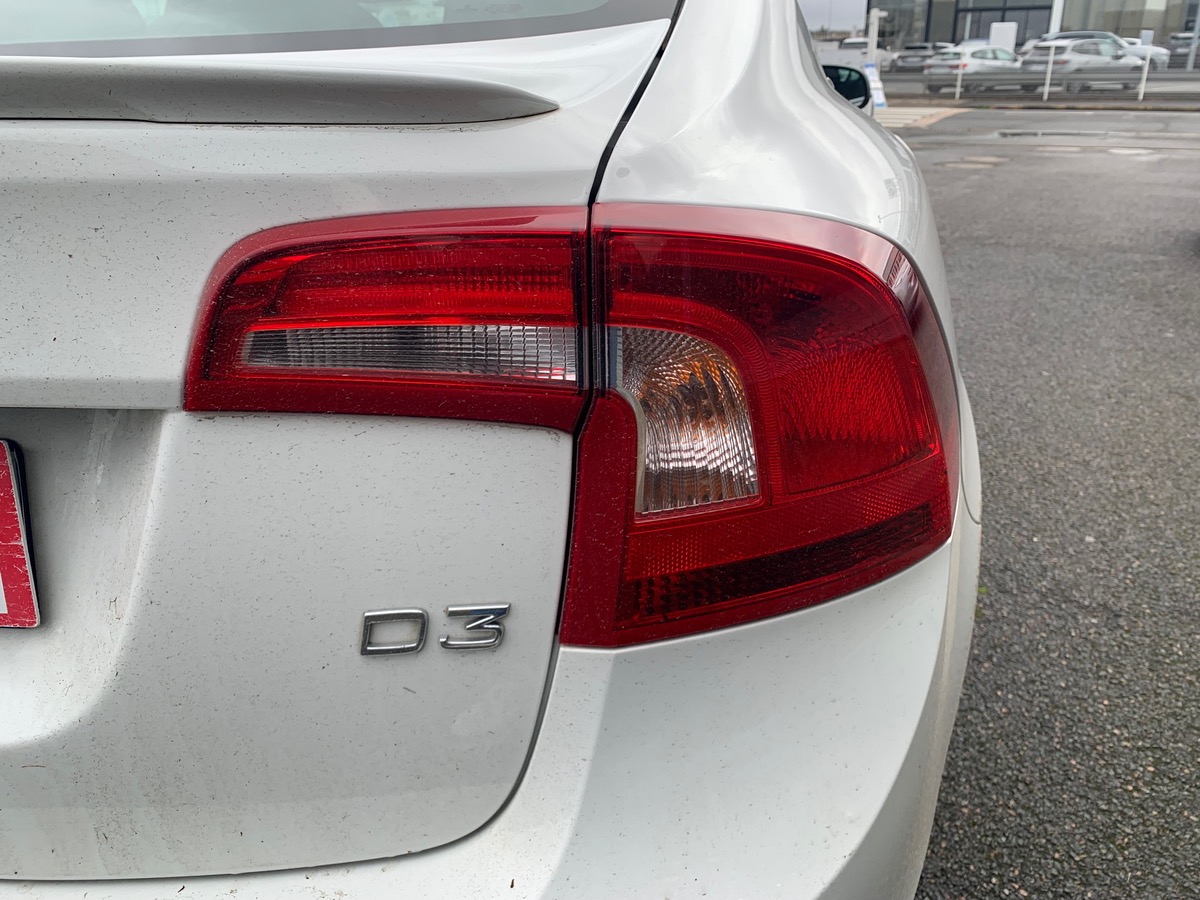 Volvo S60 150 ch | R-design | Attelage amovible | Régulateur vitesse | Radar stationnement arriére