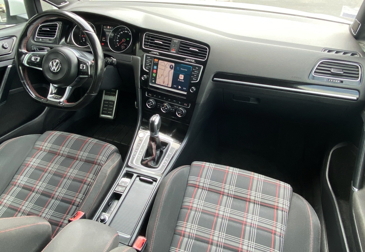 Volkswagen Golf VII 2.0 TSI 230ch GTI PERFORMANCE DSG6 5P / DCC / TO PANO / ACC / DYNAUDIO / CARPLAY