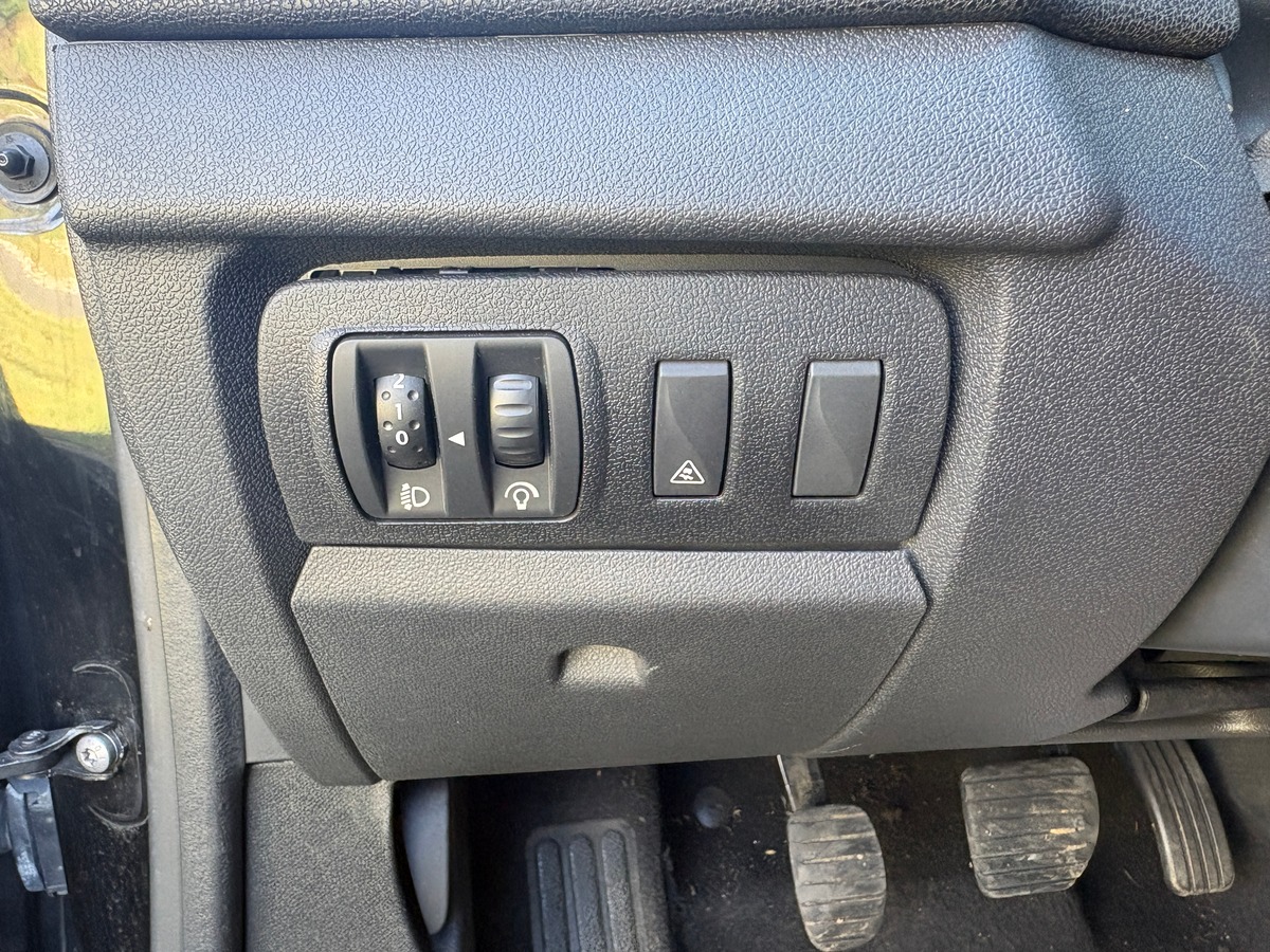 RENAULT Megane III - 1.9DCI 130CH - CARMINAT TOMTOM