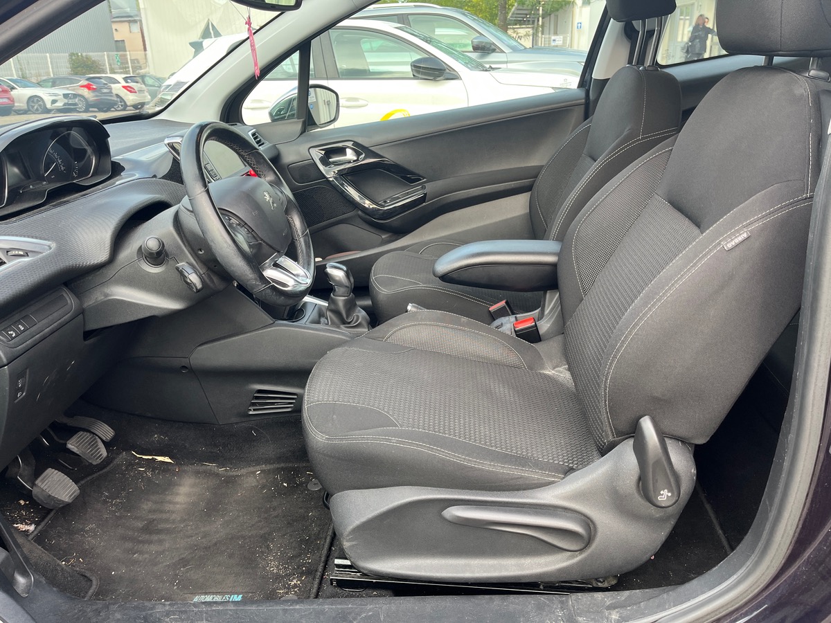 Peugeot 208 1.6 BlueHDI 100ch ALLURE 3P, Courroie de distribution OK, CarPlay, Caméra de recul, GPS