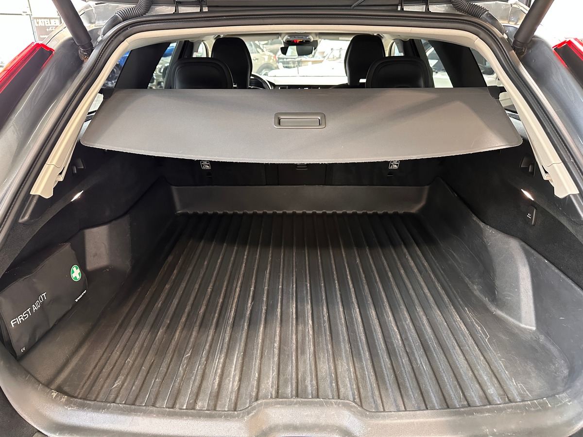 Volvo V90 Cross Country D4 AWD 190 ch Inscription Geartronic  + attelage électrique