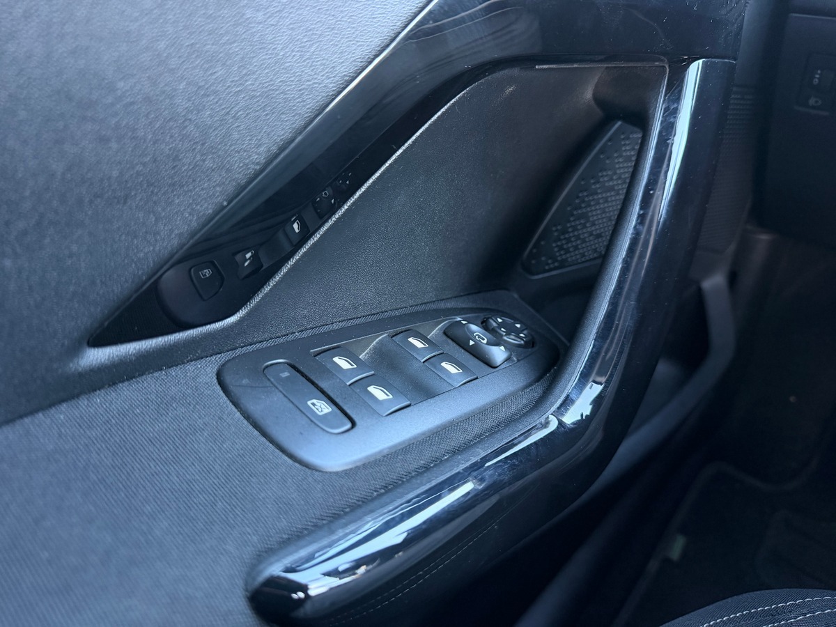 Peugeot 208 Allure 1.2 110 cv BVM5 - Distribution OK / 1ère main