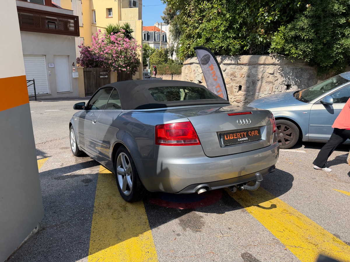 Audi A4 Cabriolet 2.0 TDi 140 CV / KM Réel / S Line /  Intérieur Cuir Tissu / Attelage / Jantes
