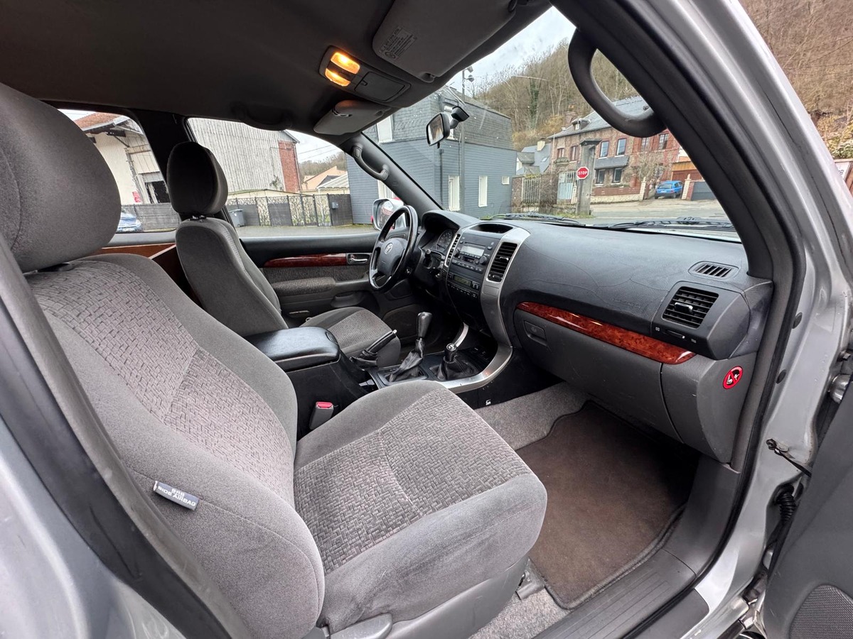 Toyota Land Cruiser KDJ125 D4-D 166 3 portes - Francais