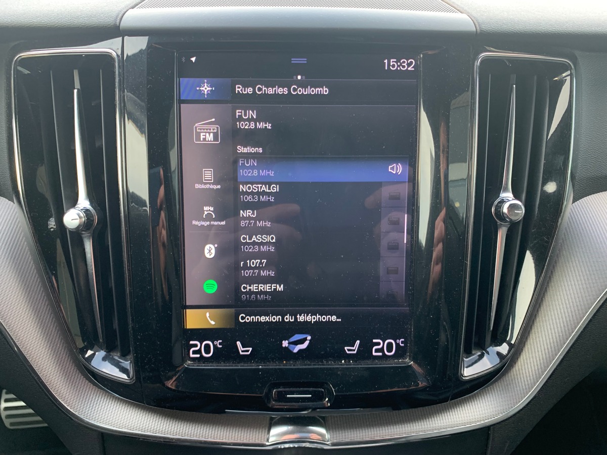 Volvo XC60 197 ch | R-design | Châssis Sport | Jantes Alu 21'' | Sièges Sport | Coffre électrique