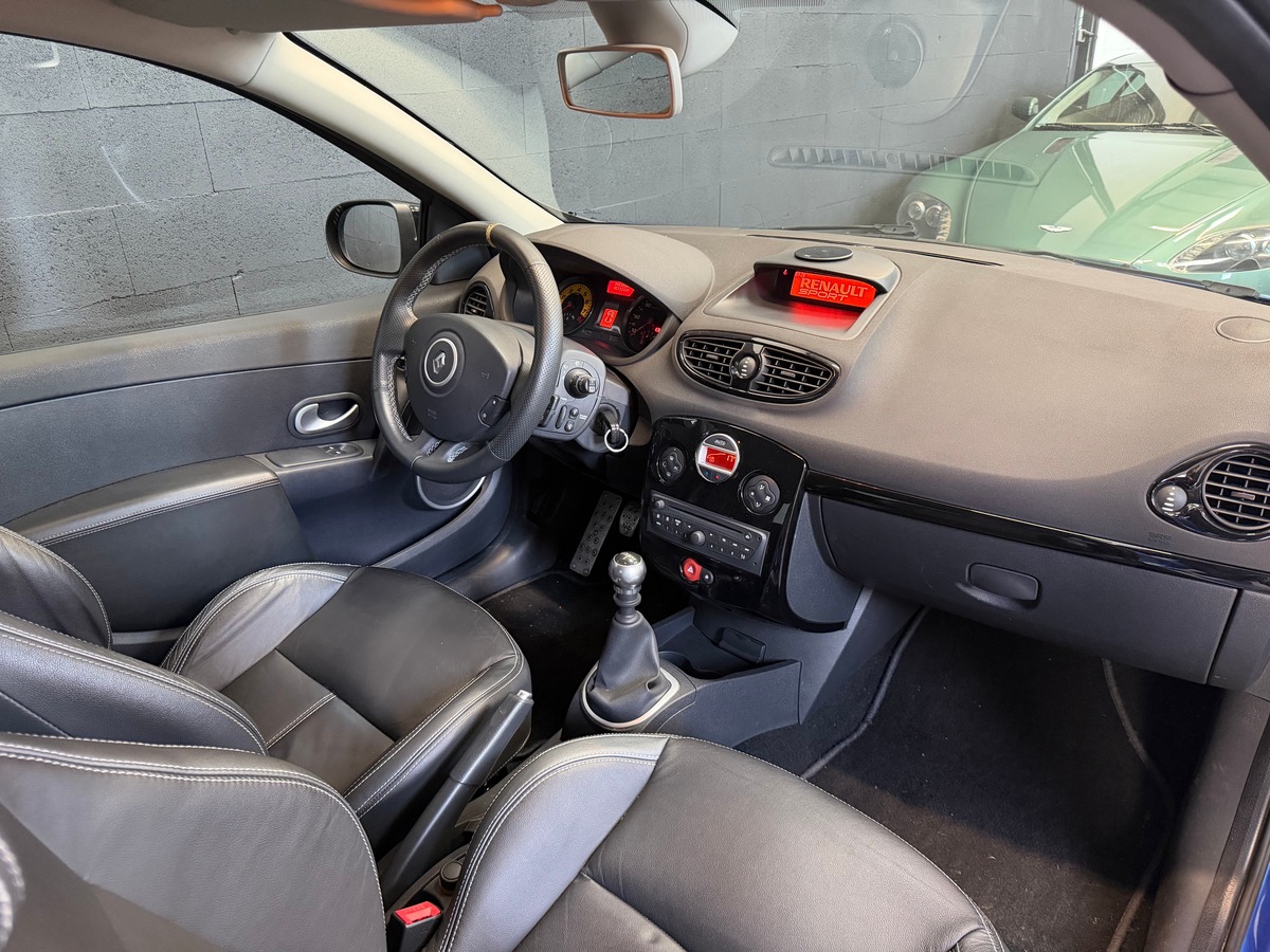 RENAULT Clio III RS LIGNE AKRAPOVIC