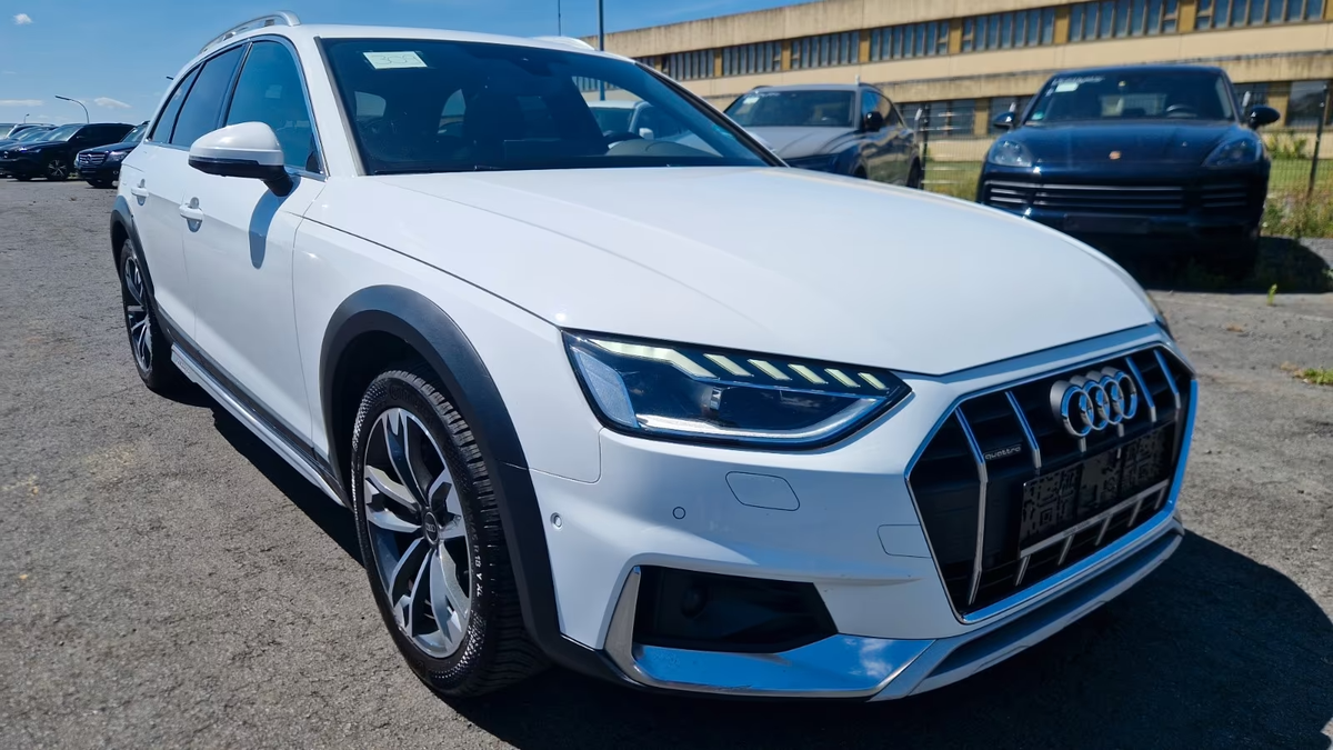 Audi A4 Allroad 40 TDI 204ch Avus quattro S tronic 7/Toit ouvrant/Attelage/Cuir/Caméra