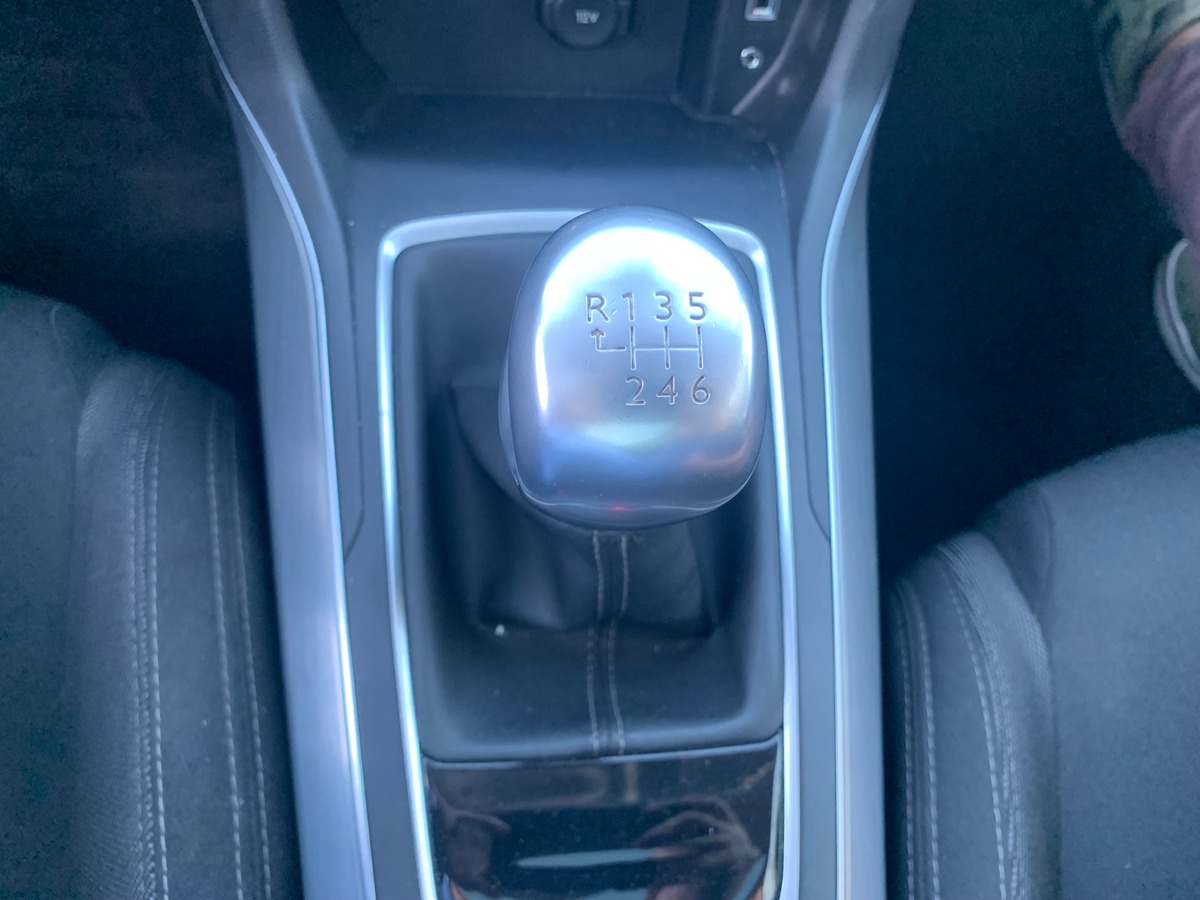 Peugeot 308 115 chevaux | Toit panoramique | Régulateur de vitesse | GPS | Attelage