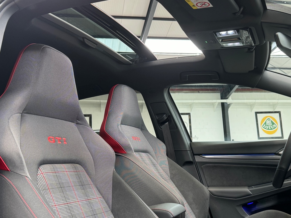 Volkswagen Golf VIII GTI 2.0L TSi 245CV DSG7 - GARANTIE VW - TO/CARPLAY/SIEGES CHAUFFANTS