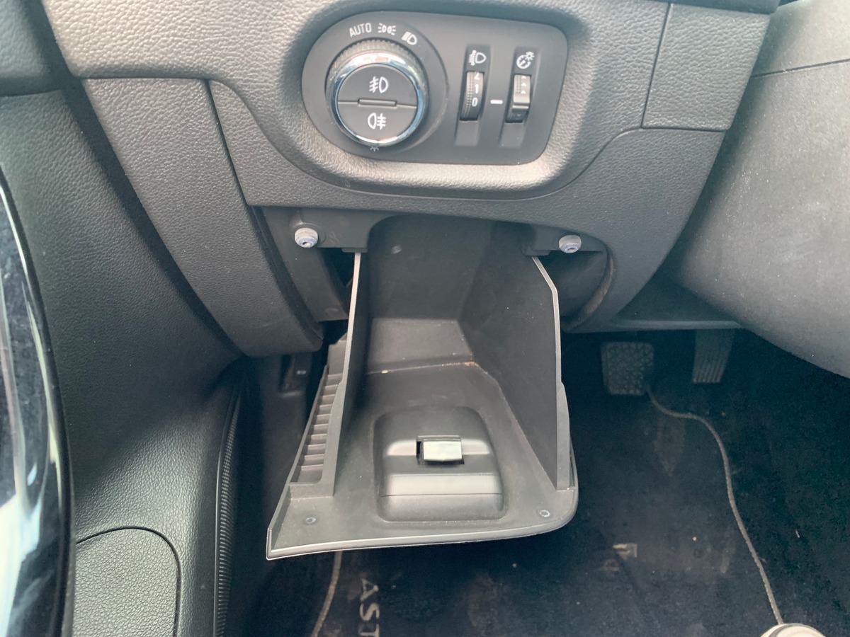 Opel Astra 105 ch | Black Edition | Caméra recul | Régulateur vitesse | Radar de stationnement avant