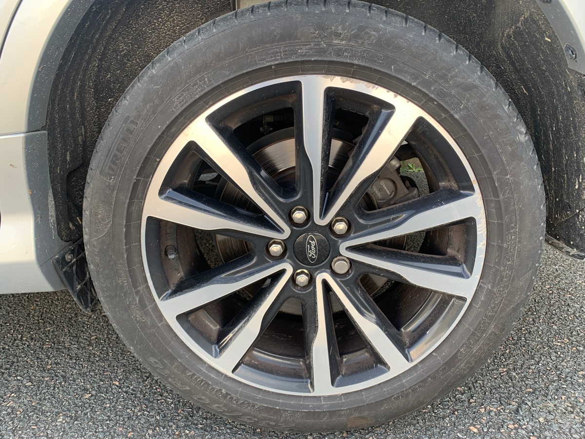 Ford Kuga 120 chevaux | St-Line | Caméra de recul | Attelage | GPS | Coffre assisté électriquement