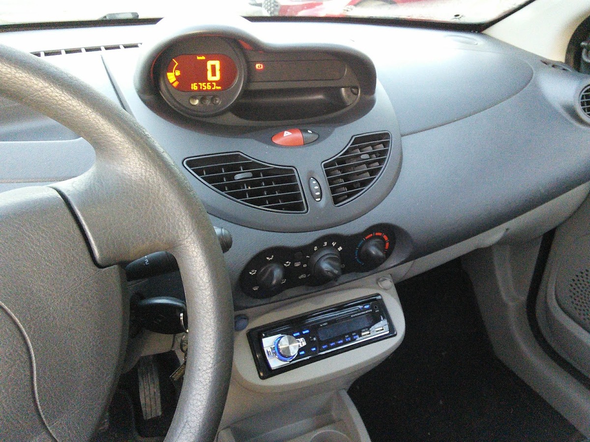 RENAULT Twingo 1.2 i  LEV 75 cv  DISTRIBUTION FAITE