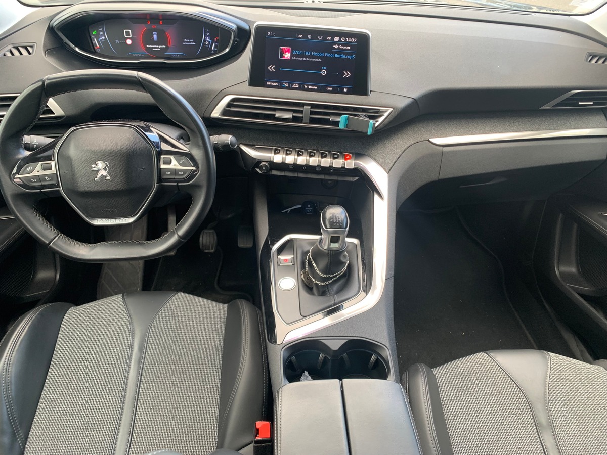 Peugeot 3008 130 ch | Allure | Toit ouvrant panoramique | Caméra recul | Attelage | Apple car play