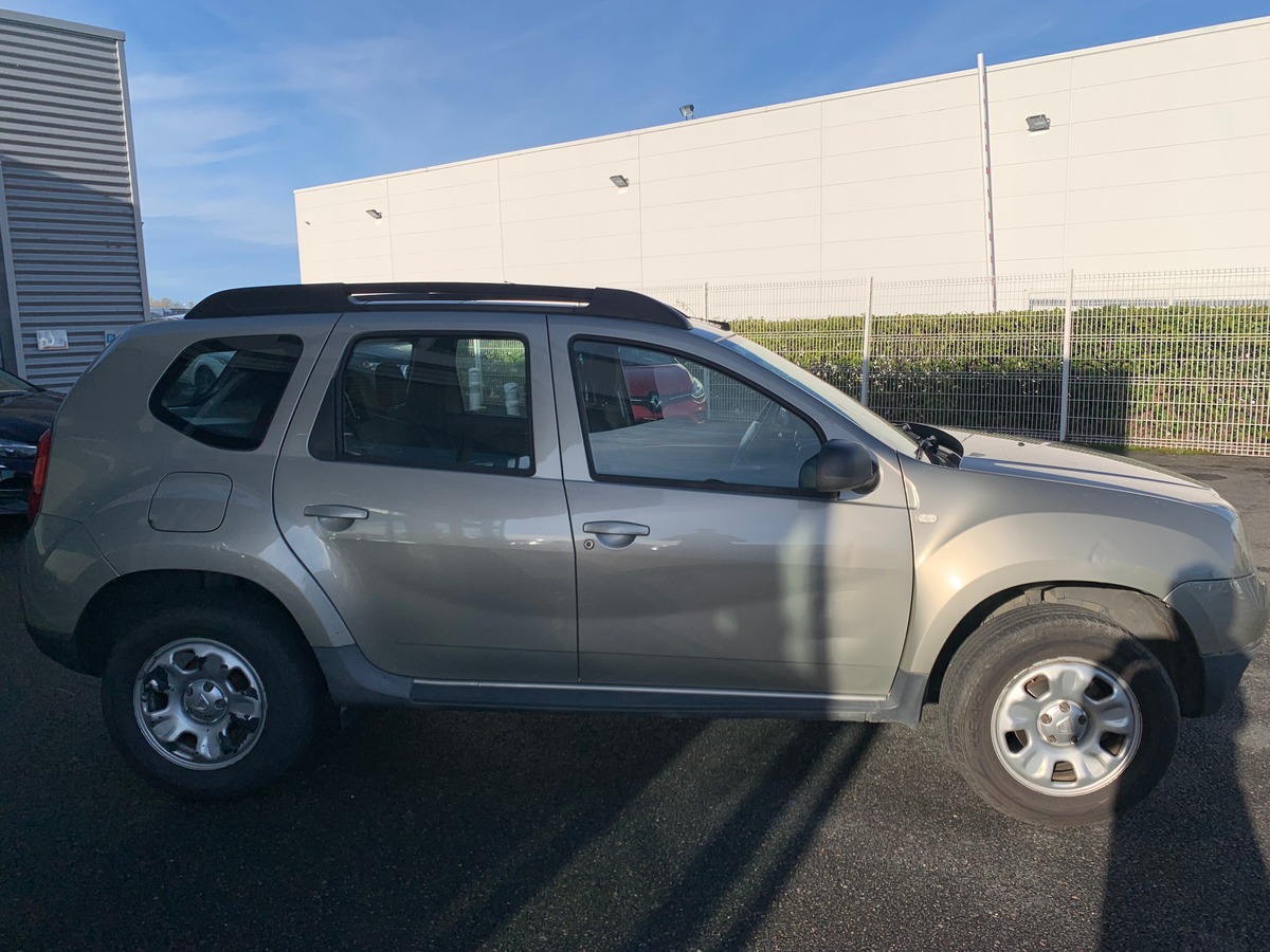 Dacia Duster 105 ch | Laureate | Bioethanol | Roue secours | Climatisation | Radio mono-CD MP3