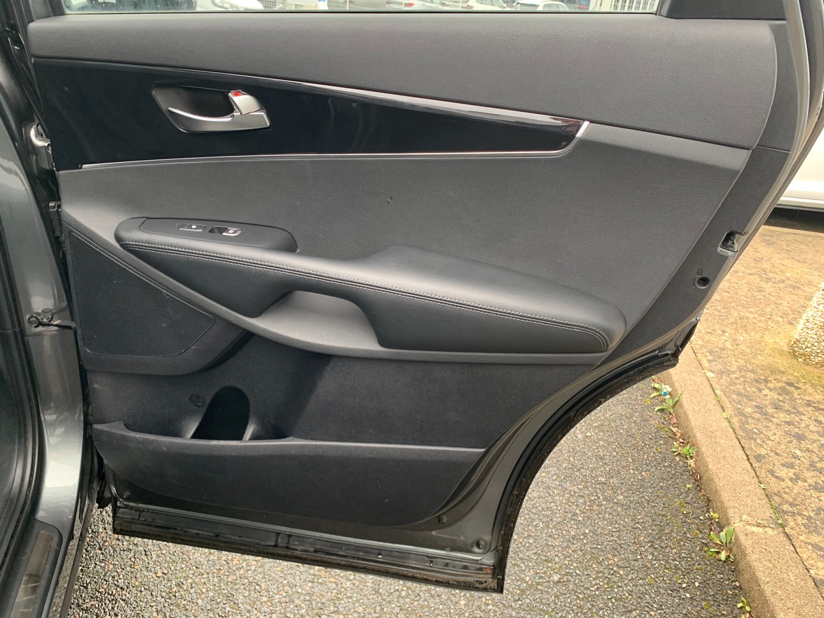 Kia Sorento 200 ch | Premium | 7 Places | AWD | Toit ouvrant panoramique | GPS | Régulateur vitesse