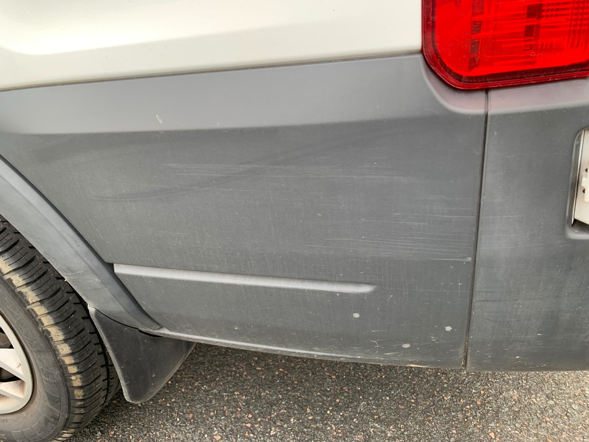 Ford TRANSIT 130 ch | Attelage | Régulateur de vitesse | Bluetooth | Plancher bois et latérale