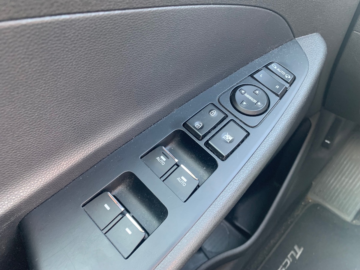 Hyundai Tucson 136 | Premium | Toit panoramique | Caméra recul | Siéges chauffants | Apple car Play