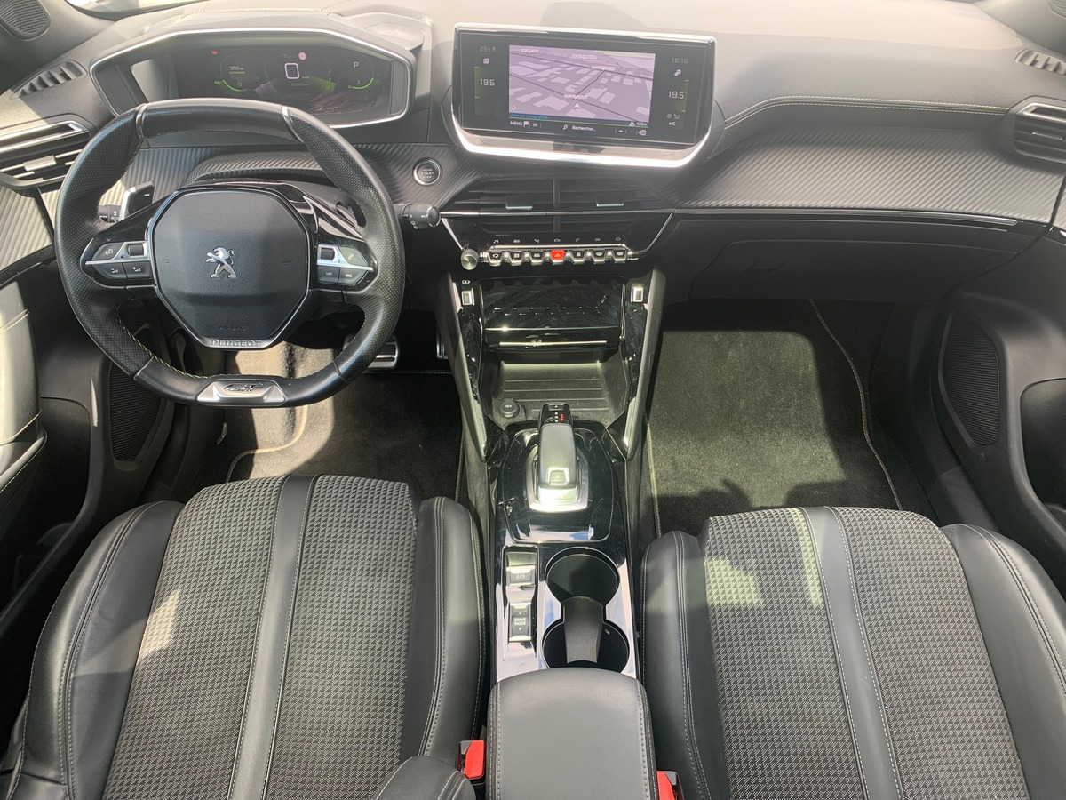 Peugeot 2008 130 chevaux | GT Line | Toit ouvrant panoramique | Apple car Play | Attelage