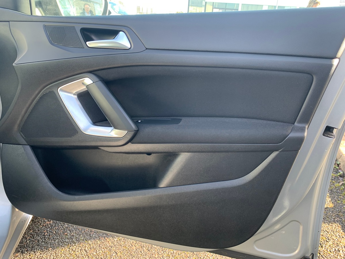 Peugeot 308 SW 100 ch | Allure | Caméra recul | GPS | Régulateur de vitesse adapatatif | Bluetooth