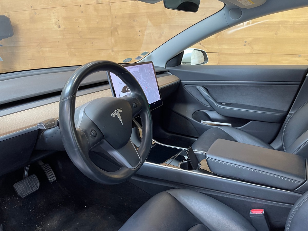 Tesla Model 3 FSD STANDARD RANGE // ATTELAGE // LIVRAISON POSSIBLE