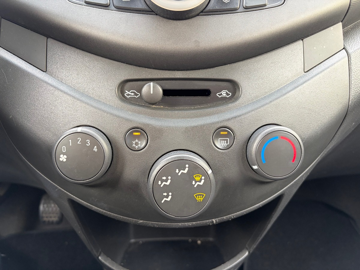 Chevrolet Spark Phase 2 1.0 68 cv IDÉAL JEUNE PERMIS - CLIMATISATION - PRISE USB