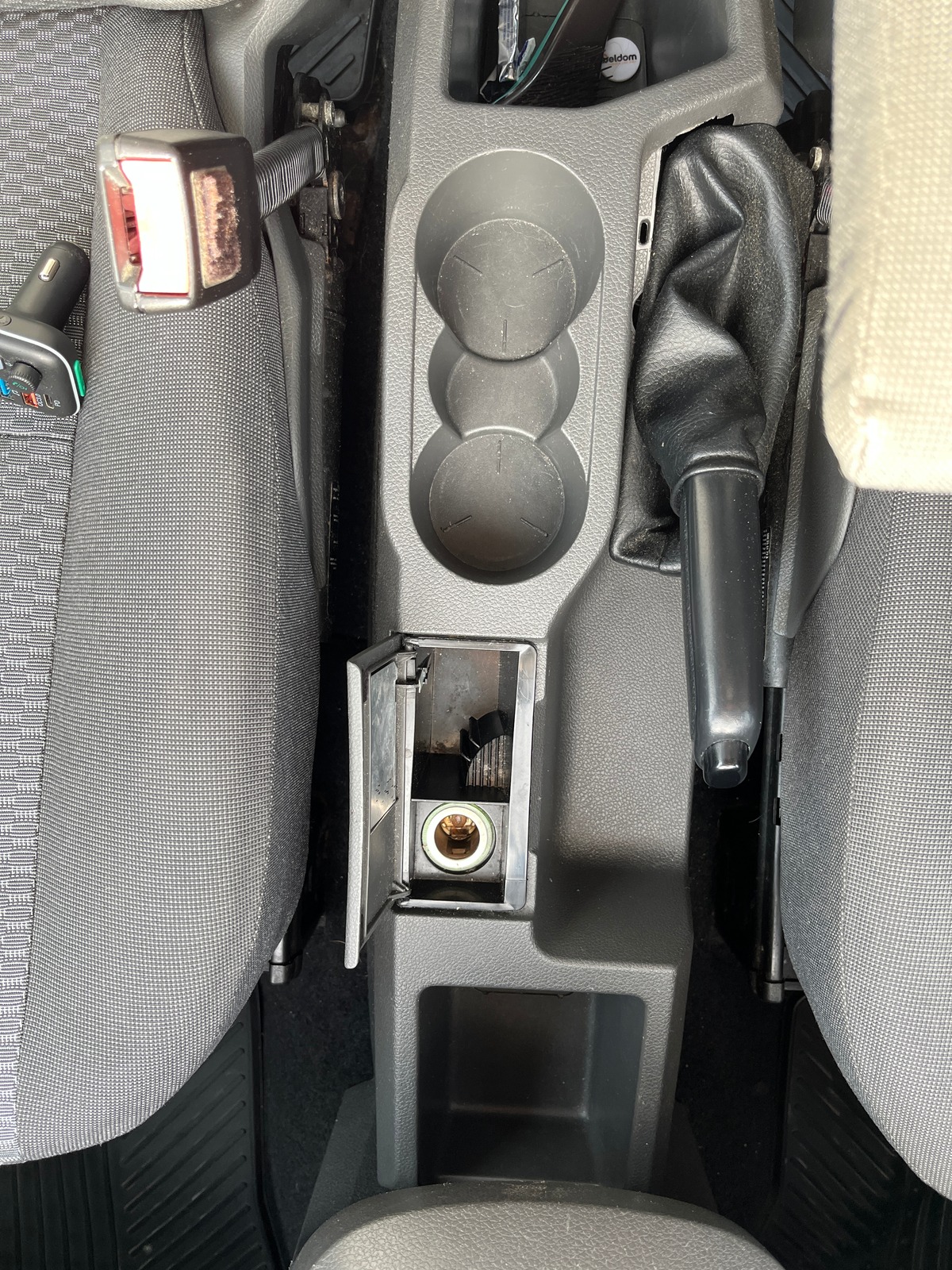 Ford Focus C-max 2.0 140ch, SIEGES CHAUFFANT, CLIM AUTO, REGULATEUR, FEUX AUTOMATIQUE