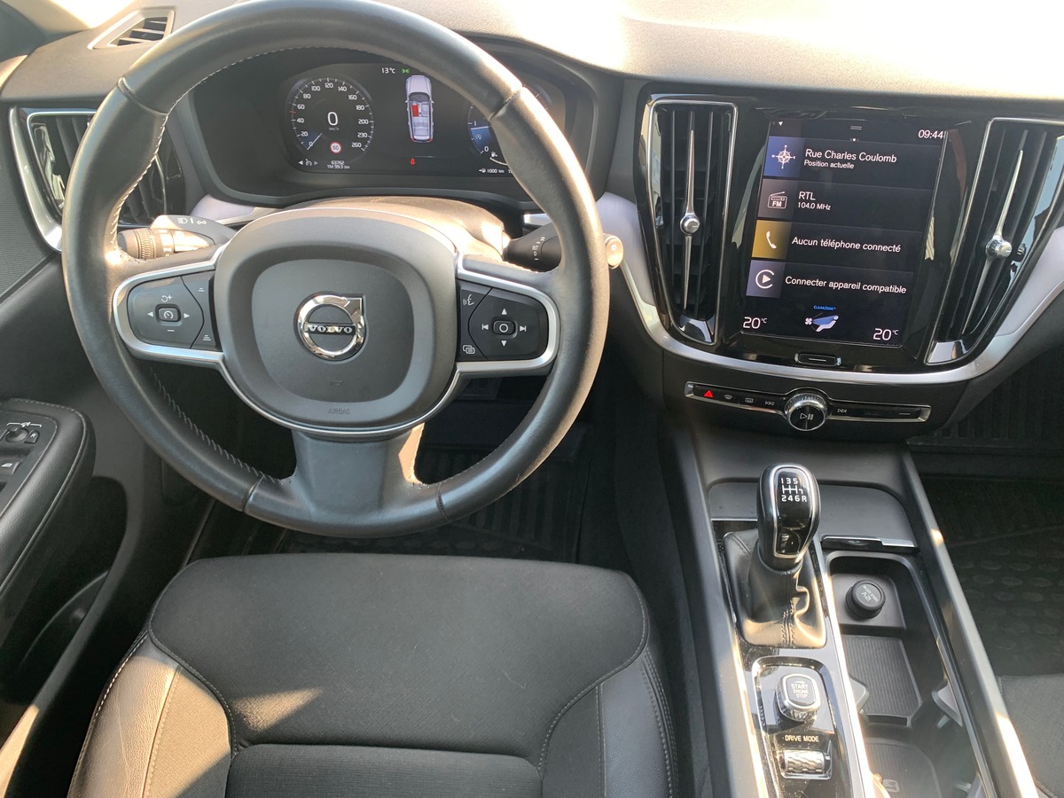 Volvo V60 150 ch | Momentum business | Caméra de recul | Avertisseur Angles Morts | Apple car Play