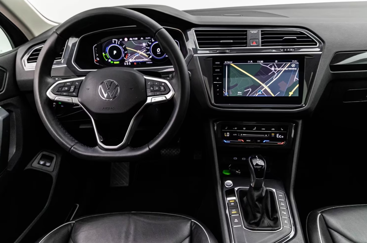 Volkswagen Tiguan II 1.4 eHybrid 245ch Elegance DSG6 Toit ouvrant Attelage