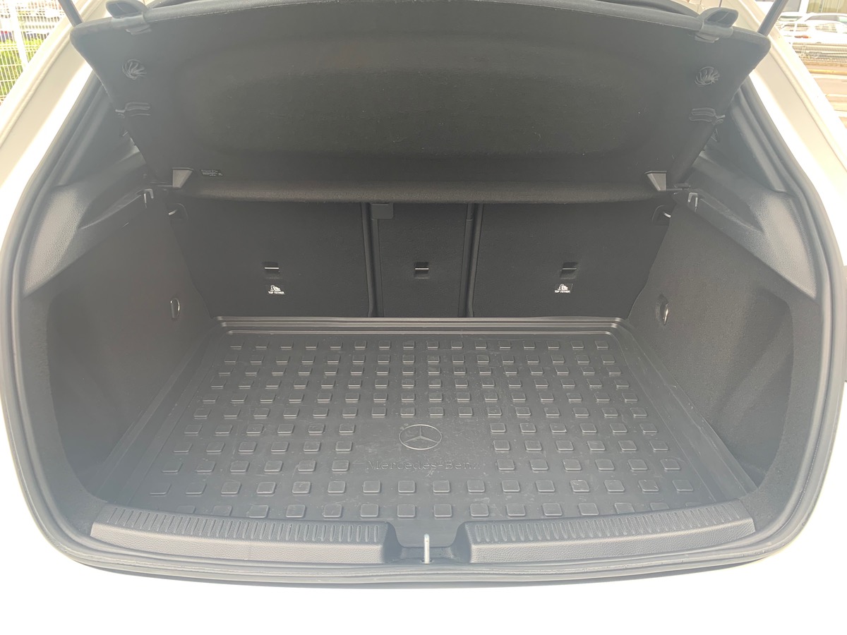 Mercedes-Benz Classe A 225 ch | AMG LINE | Toit ouvrant panoramique | Eclairage d'Ambiance | 4 MATIC