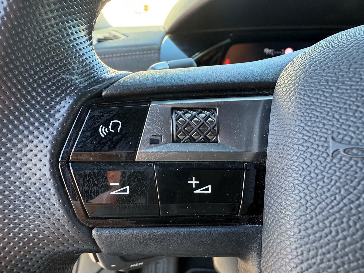 DS DS 3 CROSSBACK 130 BLUEHDI EAT8 PERFORMANCE LINE, SUIVI COMPLET, CARPLAY