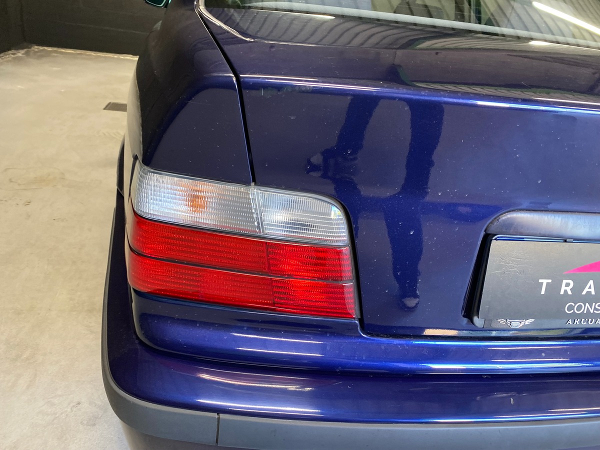 Bmw Série 3 E36 328i Berline Pack M individuel 193cv Toit Ouvrant