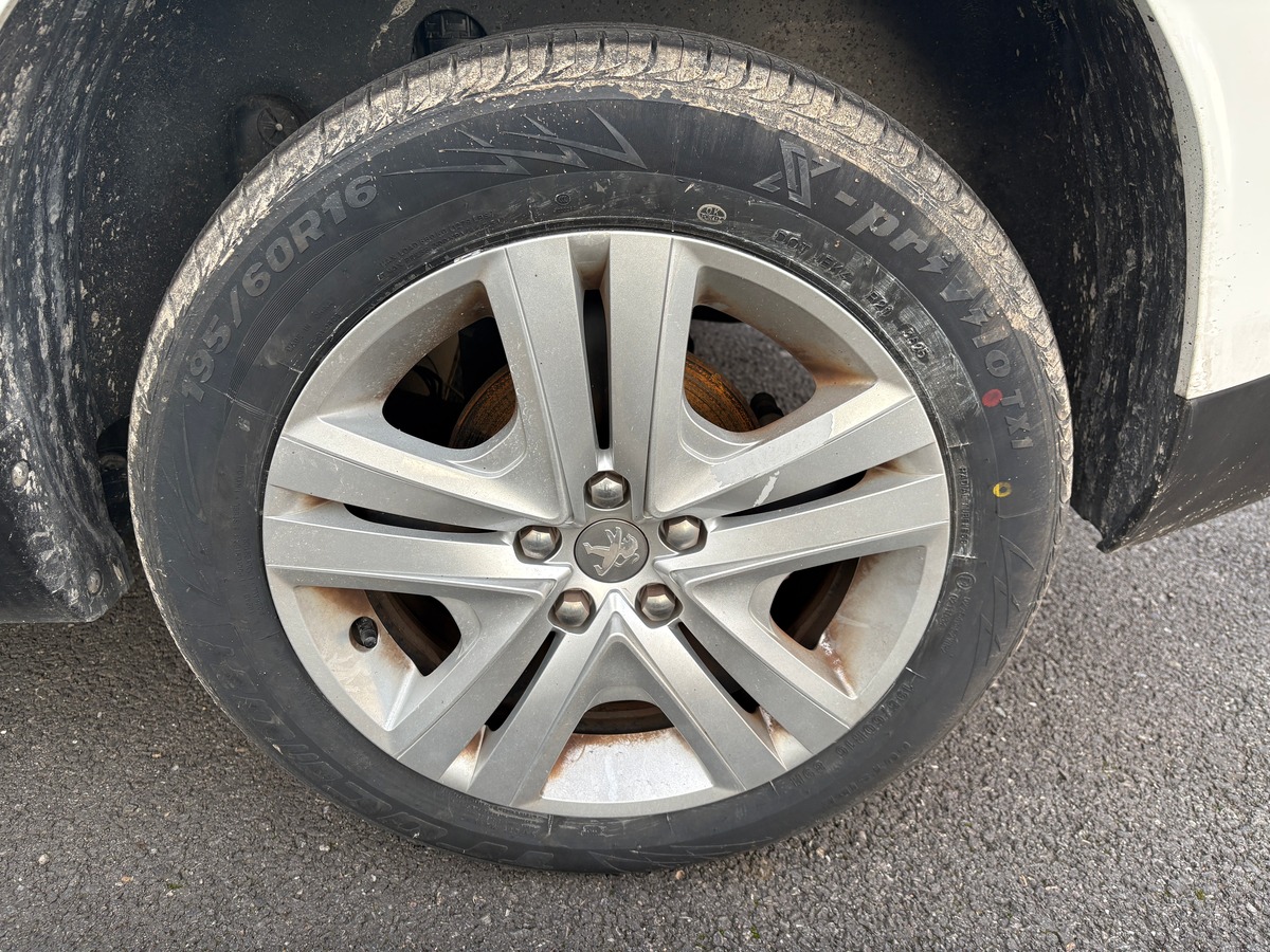 Peugeot 2008 1.2 82CH STYLE 4.0CV - GARANTIE 1 AN