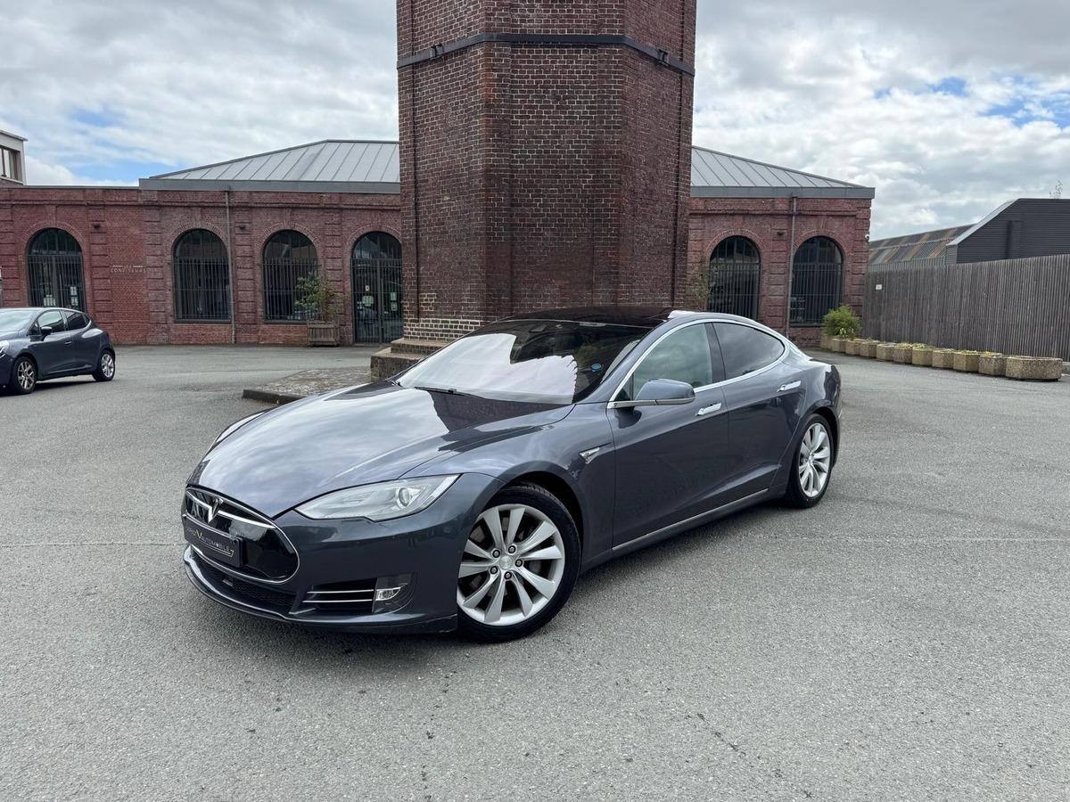Tesla Model S 85 367CV 7 places - Recharge gratuite à vie