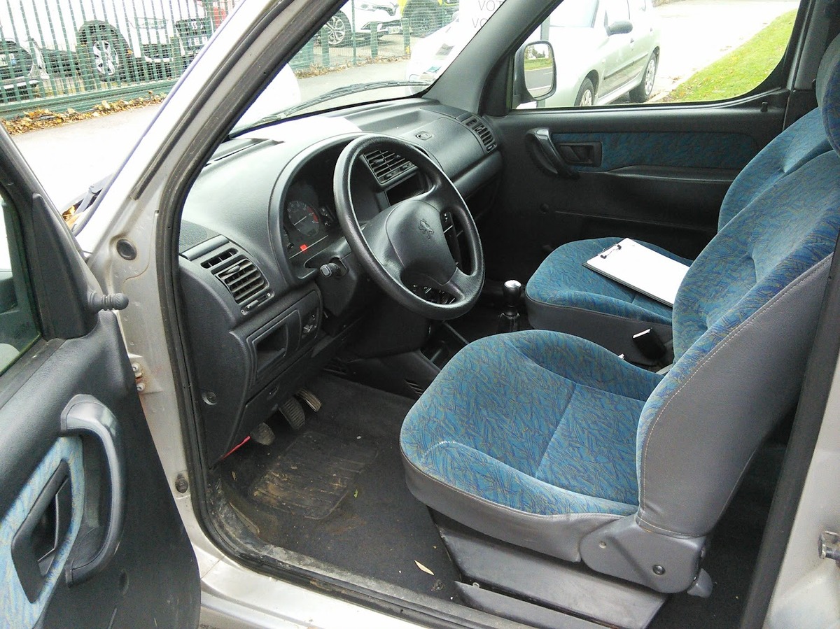 Peugeot Partner 1.8 i Break 90cv 5 PLACES