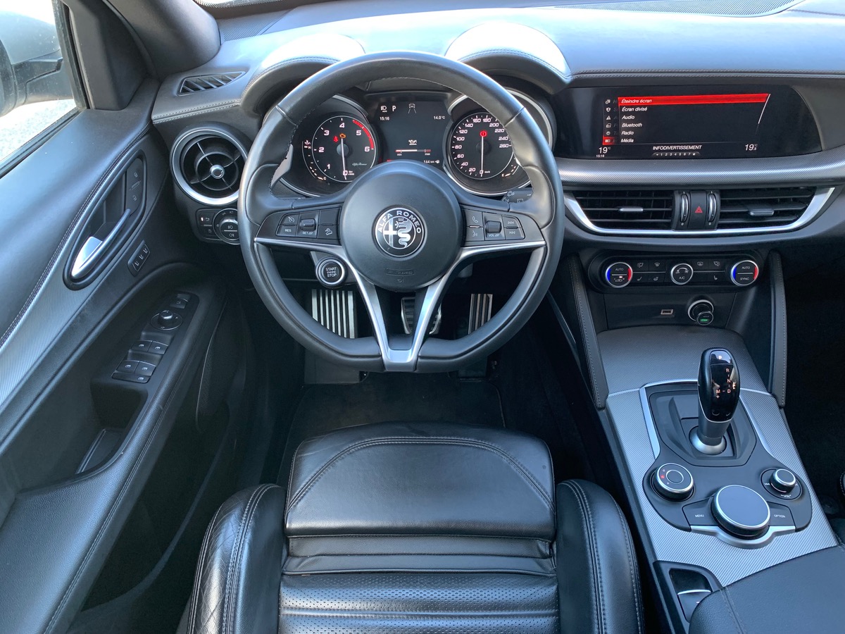 Alfa Romeo Stelvio 210 | Turismo | Toit ouvrant Panoramique | Attelage | Jantes 20" | Caméra recul