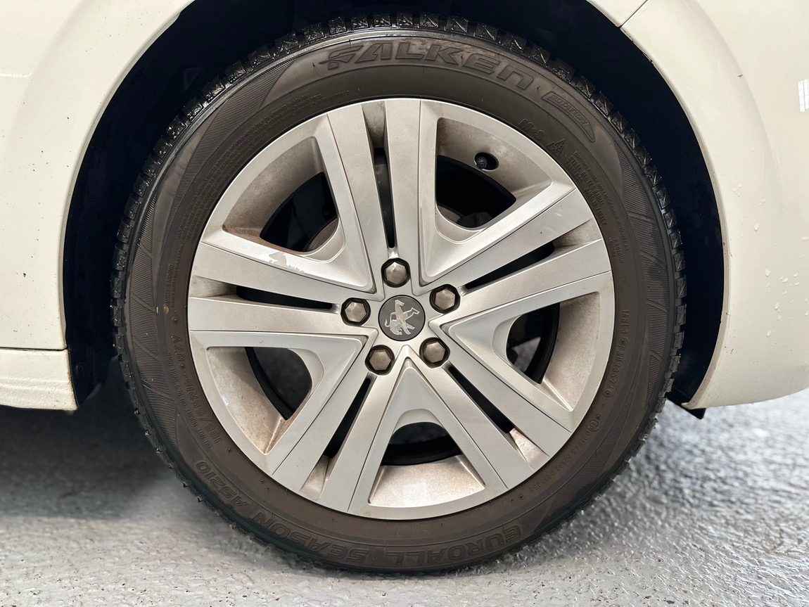 Peugeot 208 1.2 PURETECH 82cv STYLE 5P