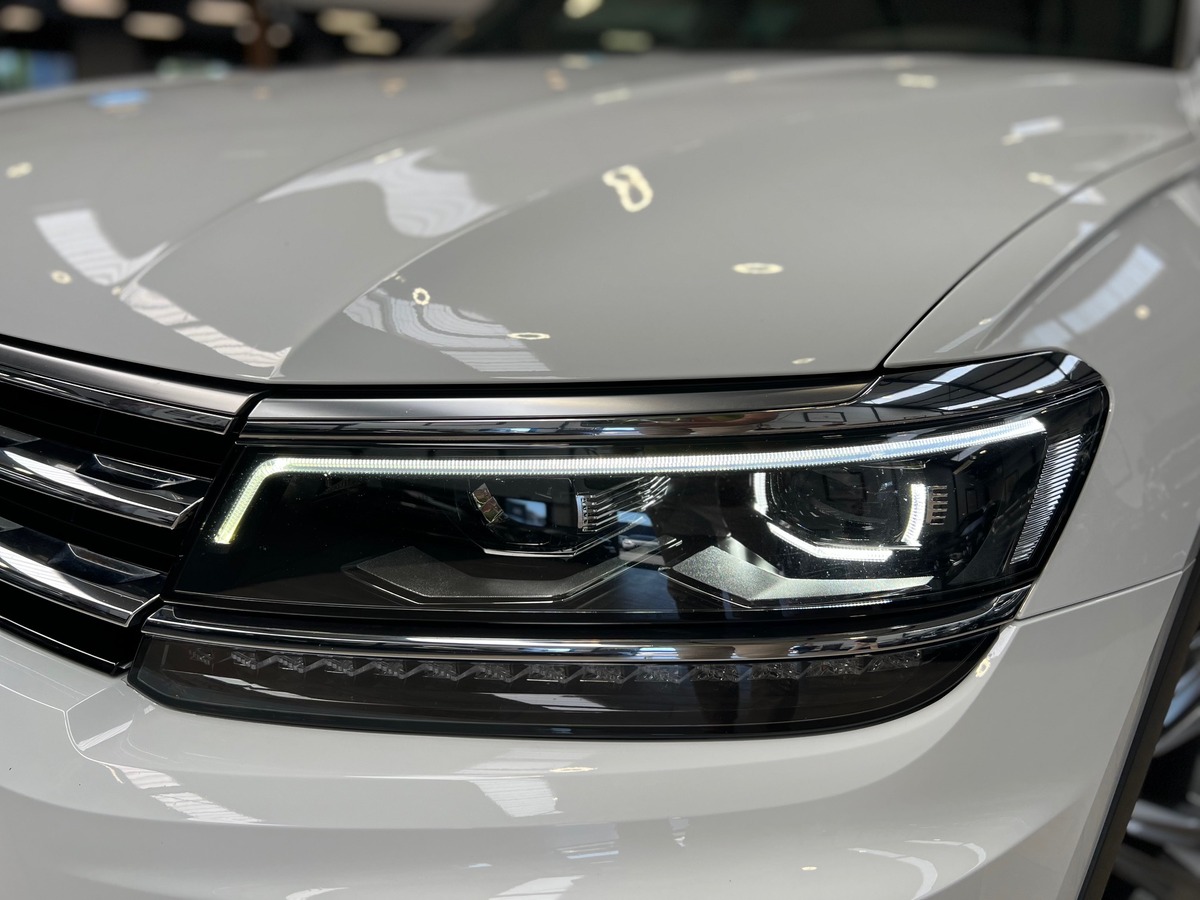 Volkswagen Tiguan II 2.0 TDI 150 DSG7 R-LINE  ATTELAGE/TOIT PANO/CARPLAY/