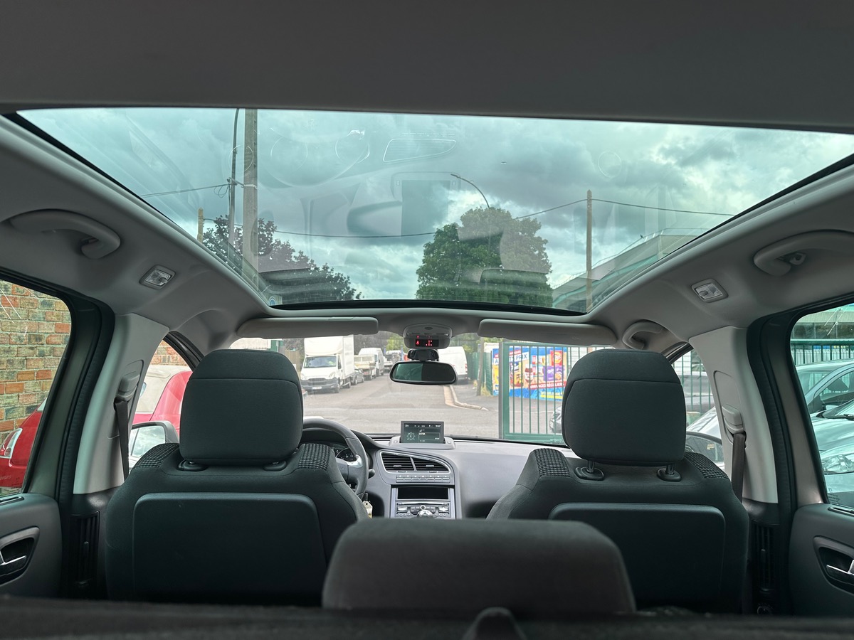 Peugeot 5008 1.6 HDI 115 CV 1er main 7 place 4XCBL