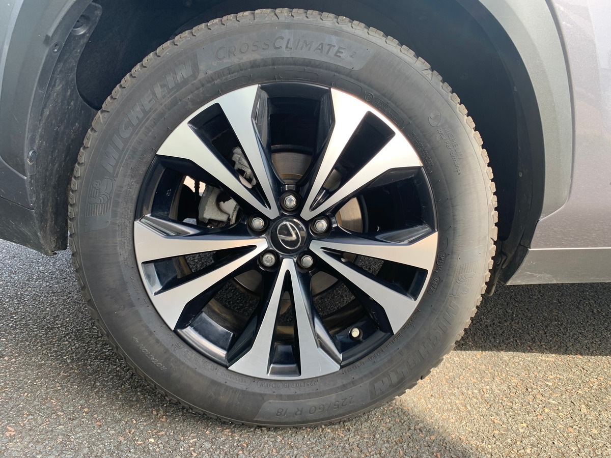 Lexus NX 300h 197 ch | F-SPORT 4WD | Caméra de recul | Siéges électriques | Toit panoramique | GPS